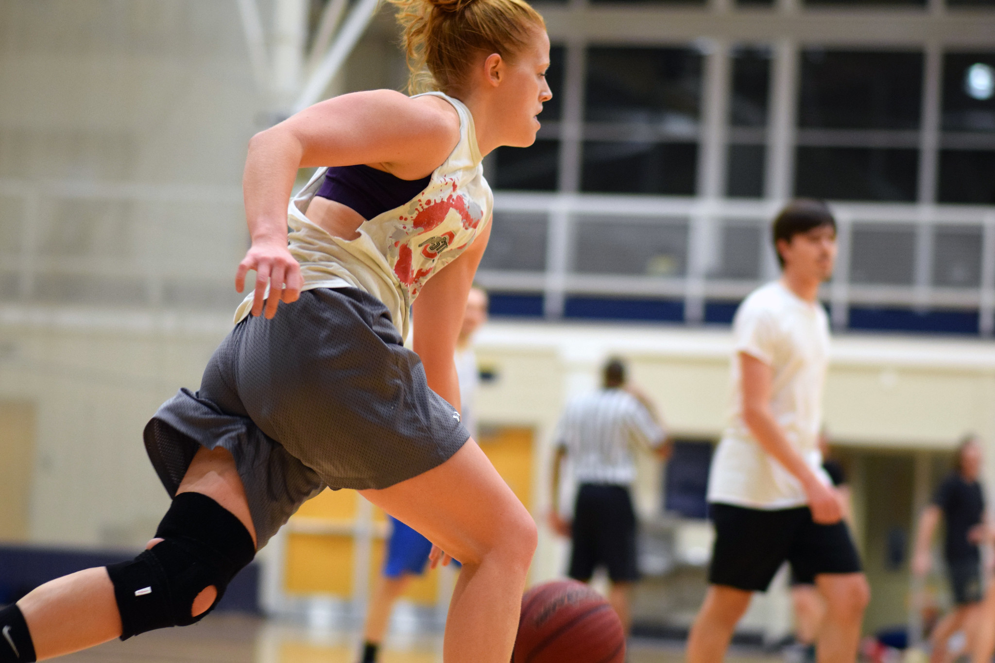 a player dribbling a basketball (image file)